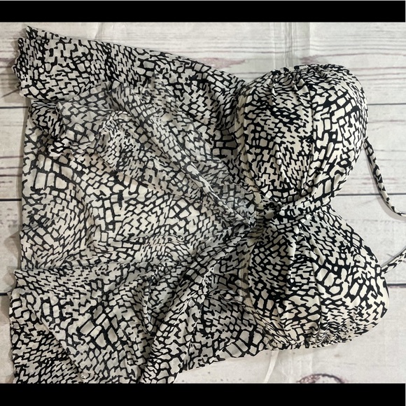 Medium fly away bandeau top swimwear-2 - Picture 4 of 6